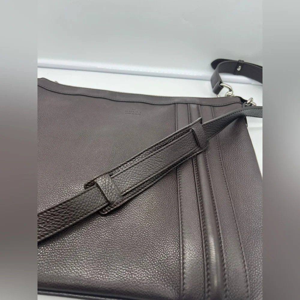 GUCCI Men's 233329 Dark Brown Pebbled Leather Adjustable Messenger Crossbody Bag - Picture 6 of 17